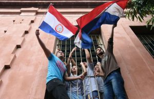 Saludamos y apoyamos la Toma de Colegios