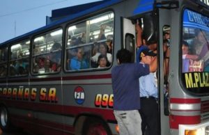 Aumento de gasoil y costo del pasaje golpea bolsillo de los trabajadores