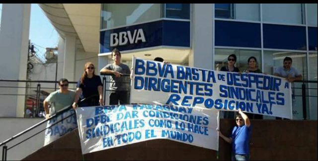 BBVA despide y extorsiona a funcionarios