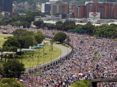 Ningún reconocimiento al gobierno autoproclamado y proimperialista de Juan Guaidó. Que sean las masas trabajadoras las que expulsen a Maduro del poder.