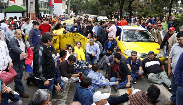TAXI, MUV Y UBER, TRES MODOS, MISMA EXPLOTACIÓN