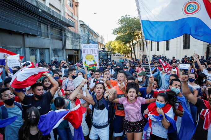 ¡Salir a frenar a este gobierno hambreador!