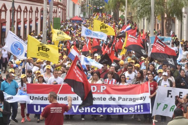 LOS DOCENTES NOS MUESTRAN EL CAMINO